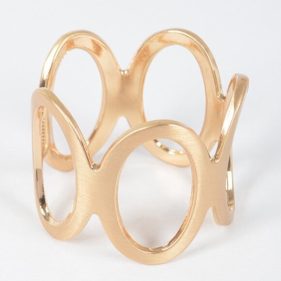 Metal Spring Hinge Cuff Bracelet - Picture 1 of 3